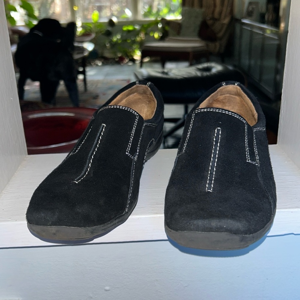 Naturalizer black suede shoes
